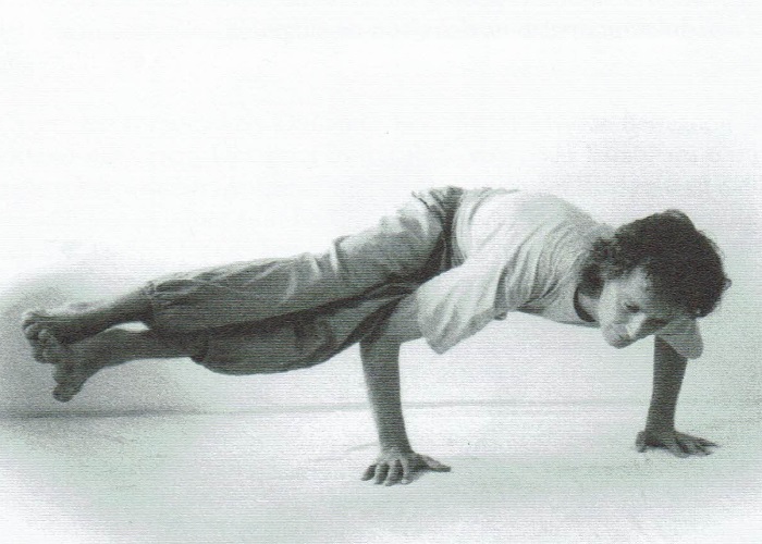 Parshva Kakasana-Heinz Grill