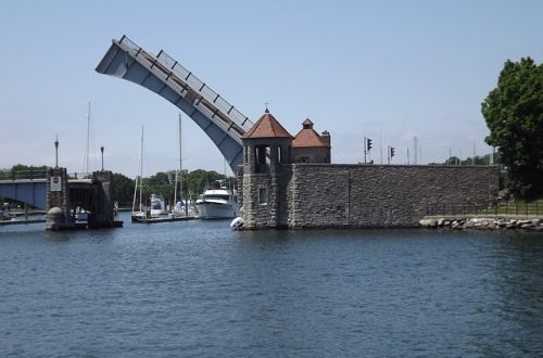 Zugbrücke-Bild von armandoone auf pixabay